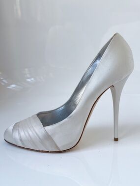 Giuseppe Zanotti Zadina 105 Ivory White Satin Heels EU40 Designer Pumps Wedding